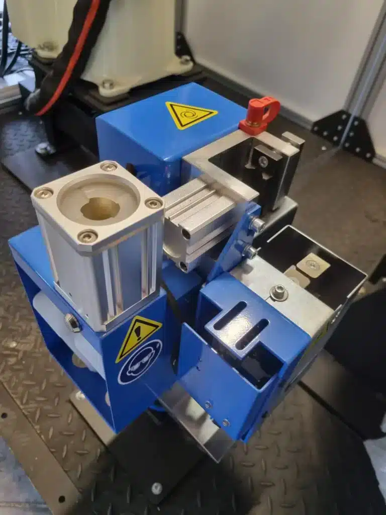 Système de maintien mécanique haute technologie pour ligne de production.